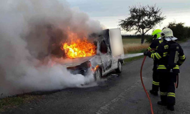 U Medlova večer shořelo auto